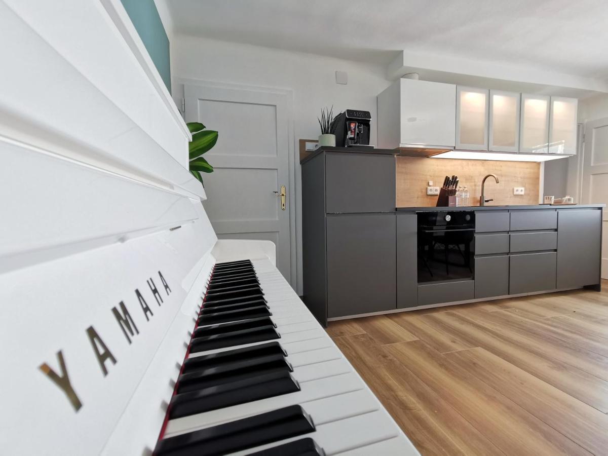 Neues City Center Piano Appartement Mit Netflix Klagenfurt am Woerthersee Esterno foto