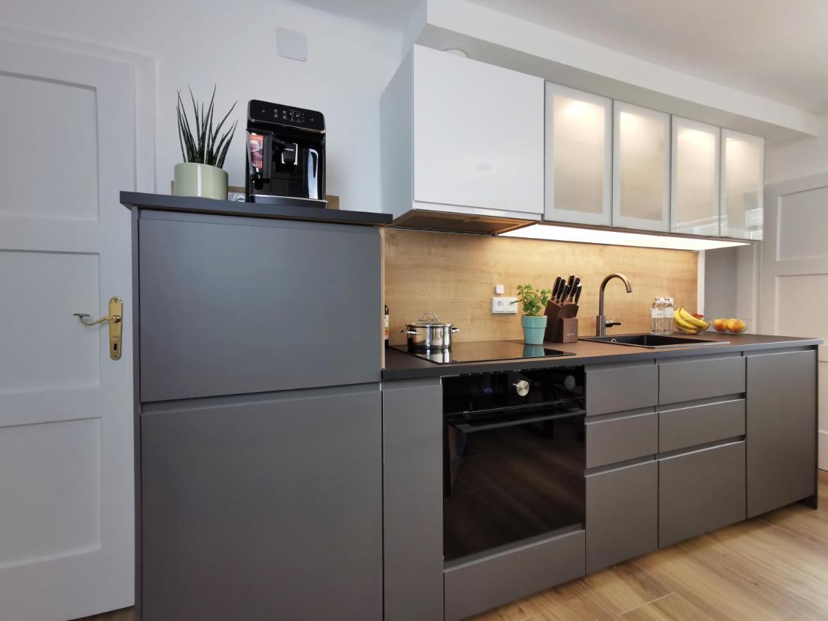 Neues City Center Piano Appartement Mit Netflix Klagenfurt am Woerthersee Esterno foto