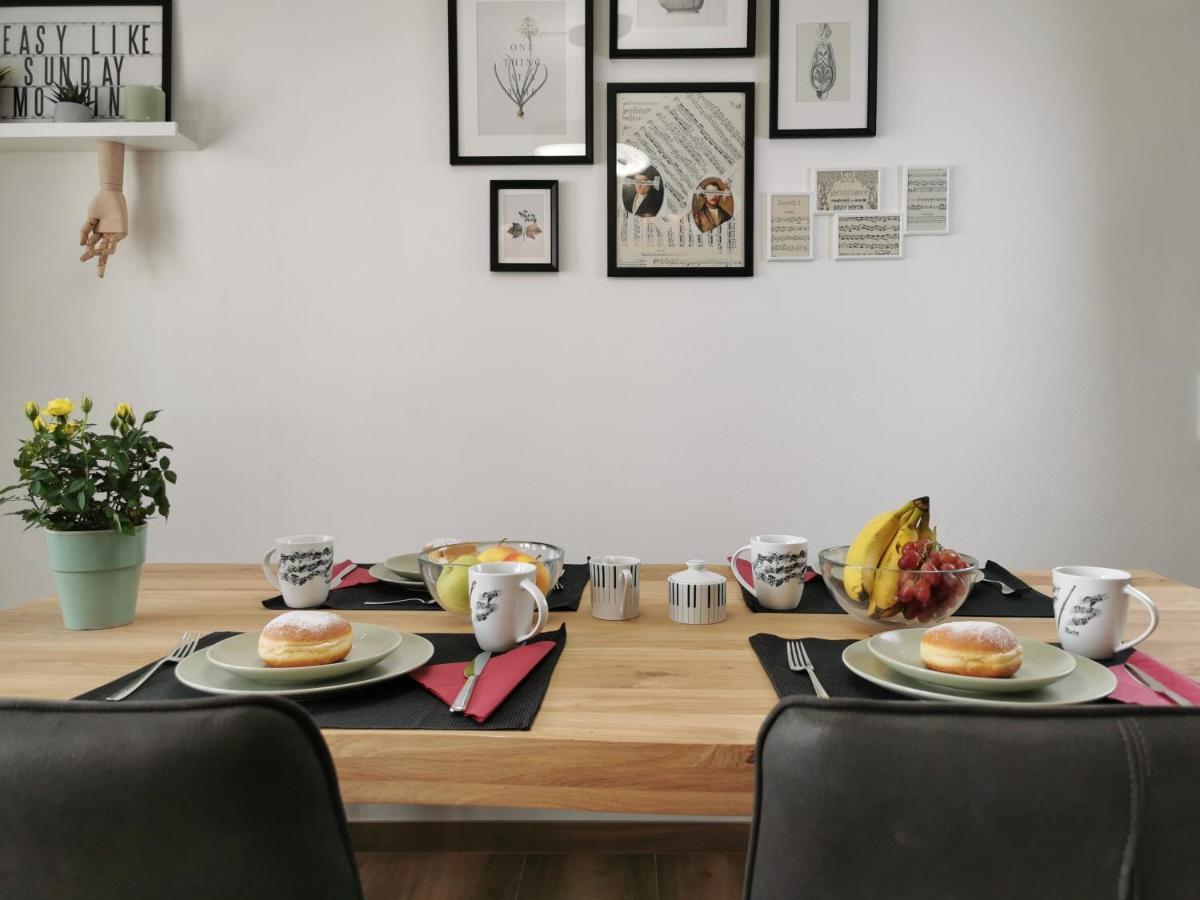 Neues City Center Piano Appartement Mit Netflix Klagenfurt am Woerthersee Esterno foto