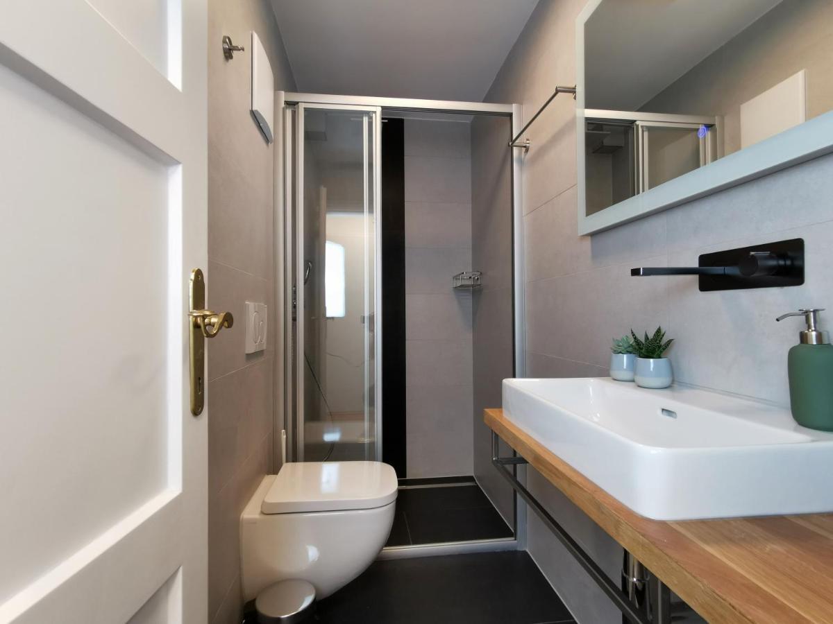 Neues City Center Piano Appartement Mit Netflix Klagenfurt am Woerthersee Esterno foto